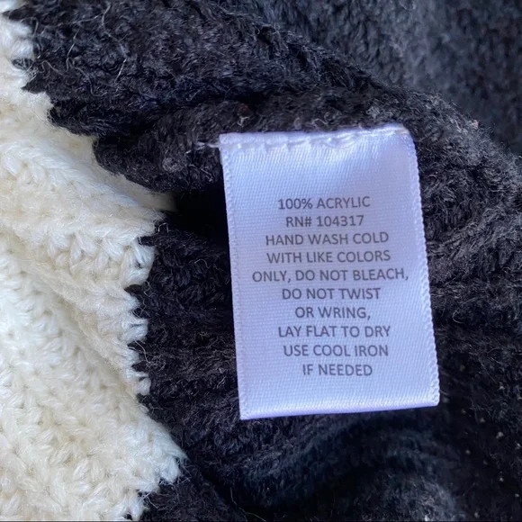 Chevron Laced Sweater Black & White Med - Picture 10 of 11